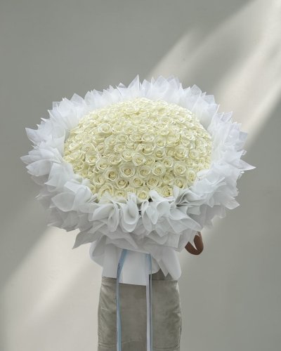 150 White Roses Bouquet
